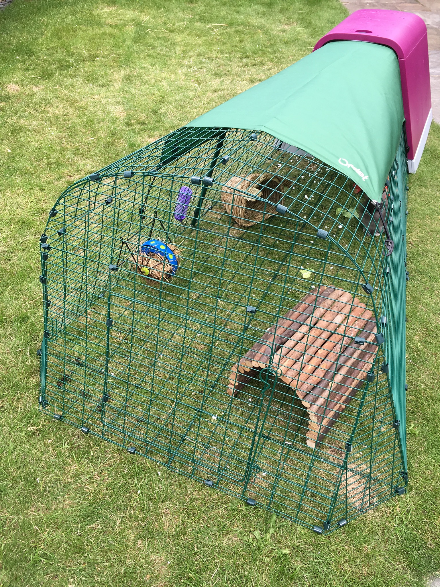 Eglu Go Rabbit Hutch Plastic House and Run for Rabbits